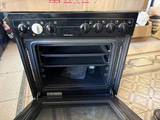 Conjunto Horno y vitrocerámica Electrolux