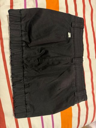 Falda mini negra con cinturón