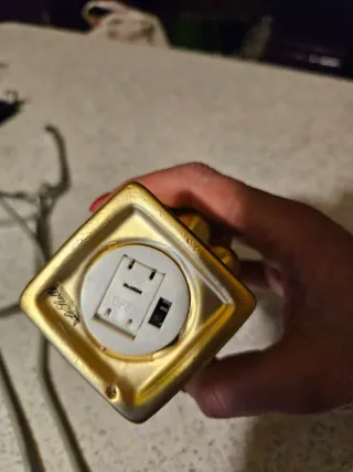 Soprammobile pigna dorata con luce