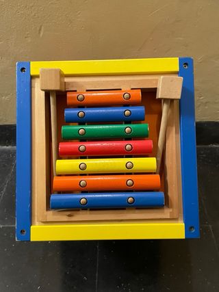 Caja de juegos infantil de madera