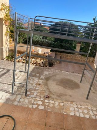 Litera alta metálica IKEA SVÄRTA