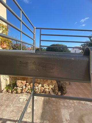 Litera alta metálica IKEA SVÄRTA