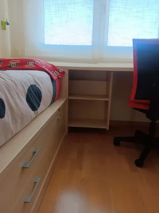 Dormitorio juvenil completo con colchón.