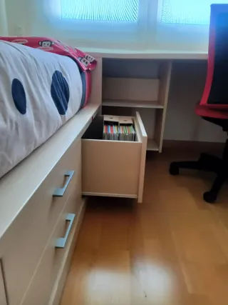 Dormitorio juvenil completo con colchón.