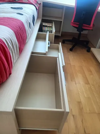 Dormitorio juvenil completo con colchón.