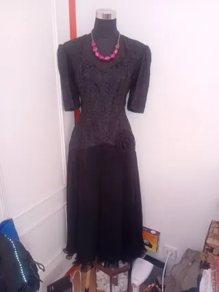 Vestido de fiesta negro con encaje