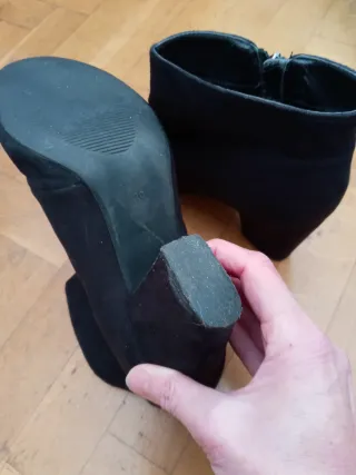 Botines de piel de ante negros de tacon