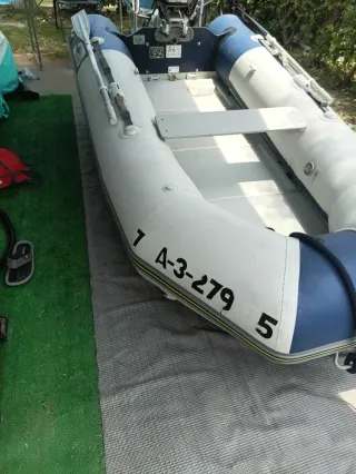 Zodiac Suelo Rígido con Motor Honda 6 cv