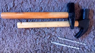 Lote 2 martillos y brocas.