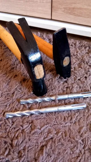 Lote 2 martillos y brocas.