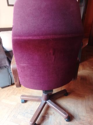 Sillón de oficina terciopelo y madera