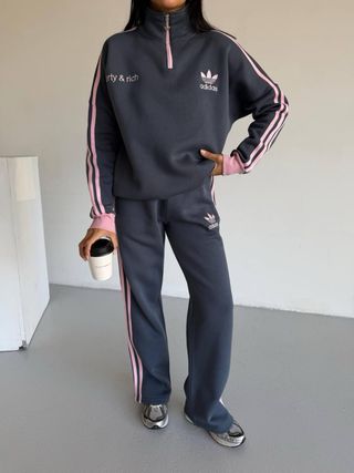 Conjunto deportivo Adidas gris y rosa