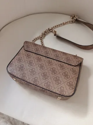 Bolso Guess Marrón y Dorado