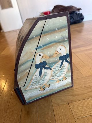 Caja de madera decorada con patos