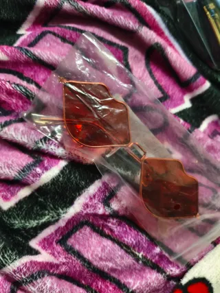 Gafas de Sol Labios Doradas Rojas