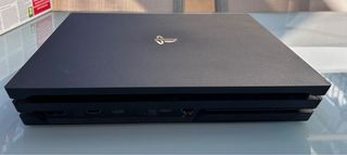 PS4 Pro 1TB + 6 Juegos + Mandos + Cables