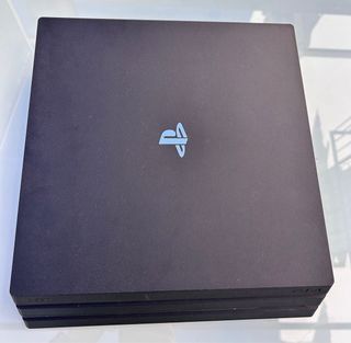 PS4 Pro 1TB + 6 Juegos + Mandos + Cables