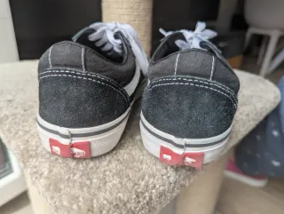 Zapatillas VANS Negras y Blancas (ORIGINALES)