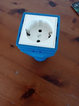 Adaptador Enchufe Camping Azul