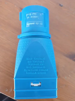 Adaptador Enchufe Camping Azul