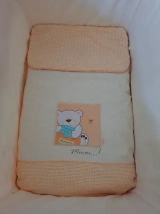 Minicuna para bebé color crema