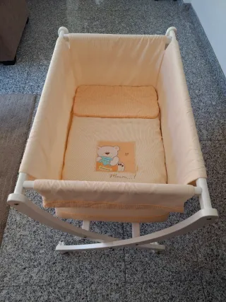 Minicuna para bebé color crema