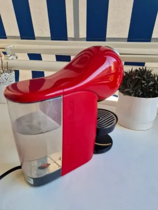 Cafetera Dolce Gusto Roja