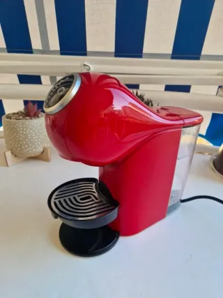 Cafetera Dolce Gusto Roja