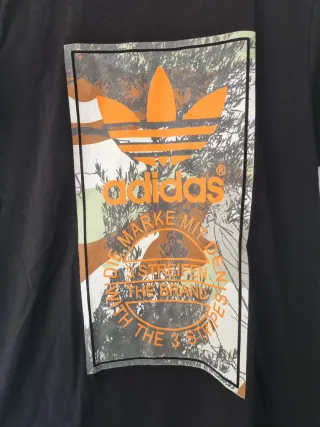 Camiseta Adidas Negra Estampada
