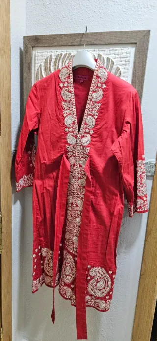 Vestido rojo bordado