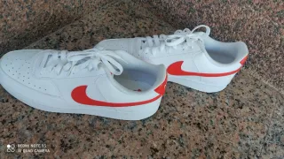 Zapatillas Nike Blancas y Rojas