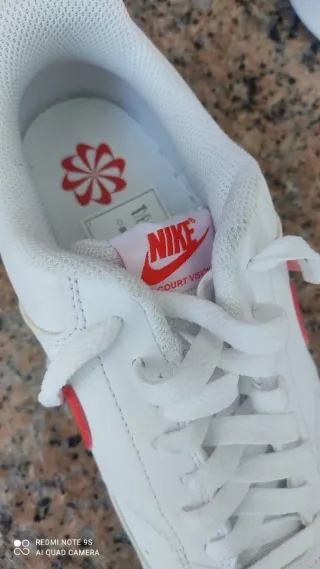 Zapatillas Nike Blancas y Rojas