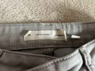 Pantalón cargo gris marca subdued