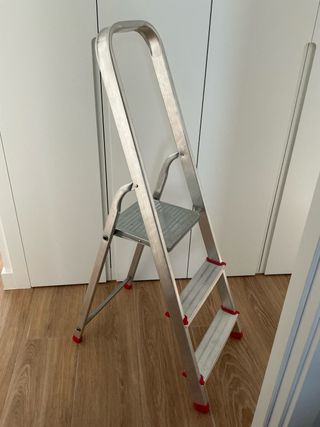 Escalera de aluminio plegable