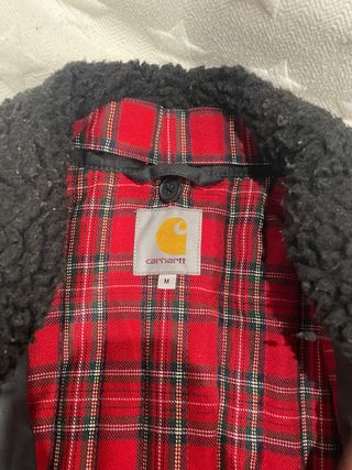Cazadora Carhartt Negra Forro Rojo