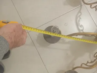 Lámpara de araña dorada Se trata de 6 luces