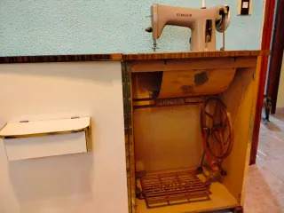 Máquina de coser Singer antigua