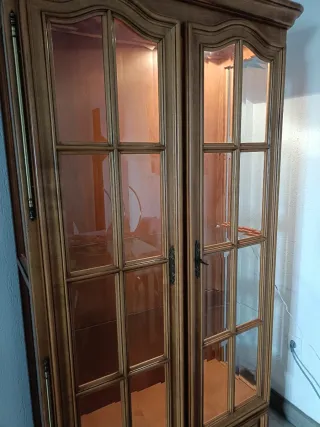 Vetrina in legno e vetro