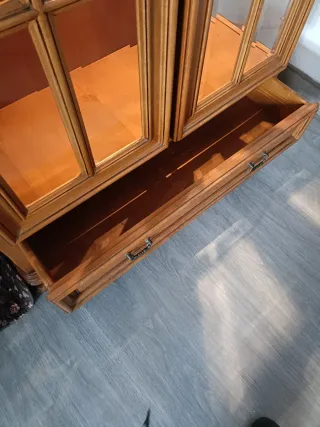 Vetrina in legno e vetro