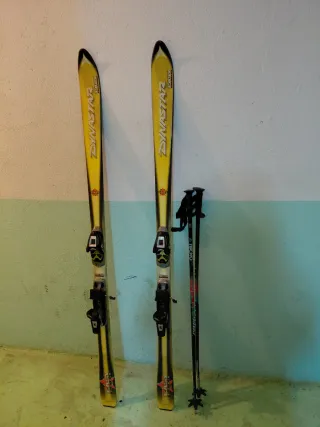 Esquís Dynastar con bastones