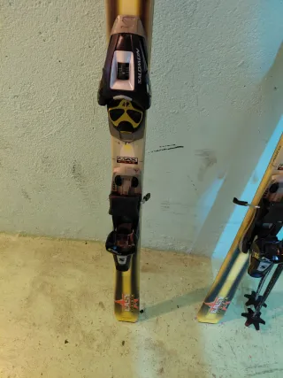 Esquís Dynastar con bastones