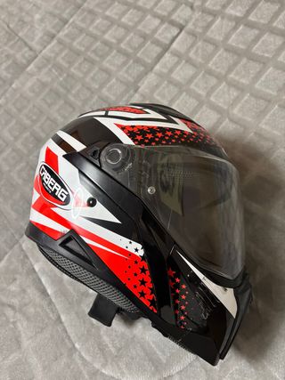 Casco de moto CABERG con diseño de estrellas
