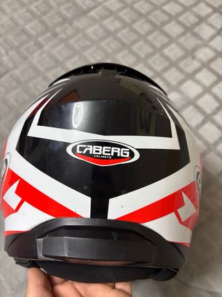 Casco de moto CABERG con diseño de estrellas