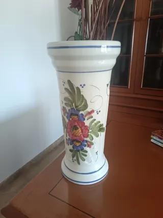 Florero de cerámica pintado a mano