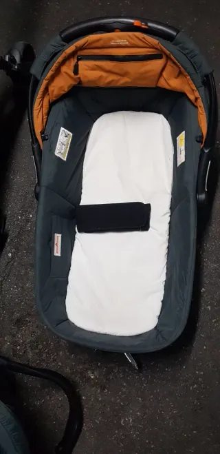 Carro de bebé y accesorios