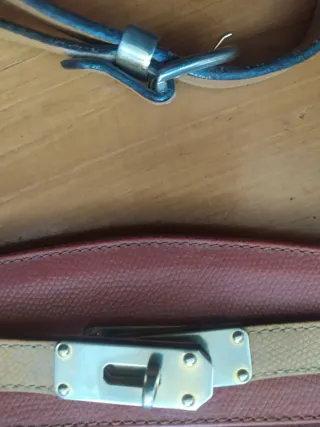 Bolso de mano CATS piel marrón.