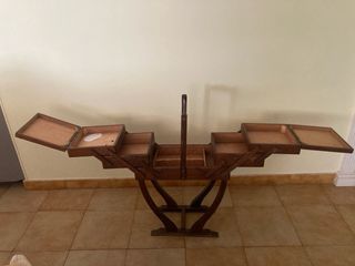 Antiguo costurero de madera