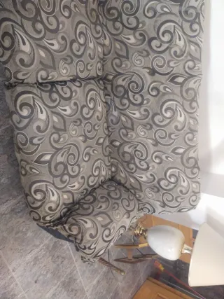 Due divani a 3 posti in tessuto