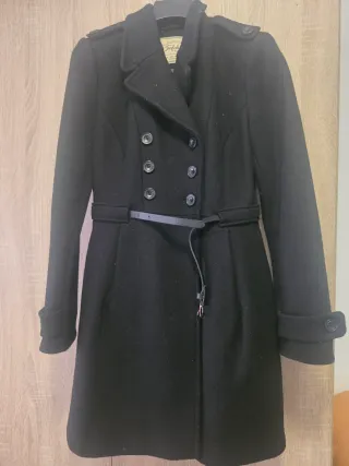 Abrigo negro doble botonadura