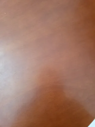 Mesa de comedor de madera